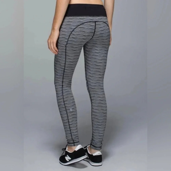 ! LULULEMON Speed Tight II Textured Wave Black Silver Spoon - Picture 1 of 7